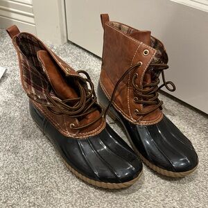 Duck boots
